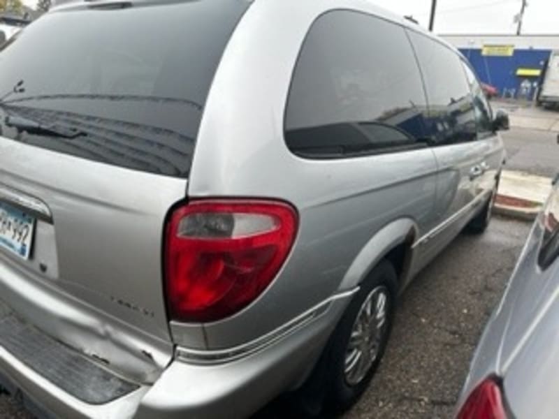 Chrysler Town & Country 2005 price $1,500 Down