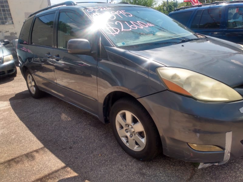 Toyota Sienna 2006 price $1,800 Down