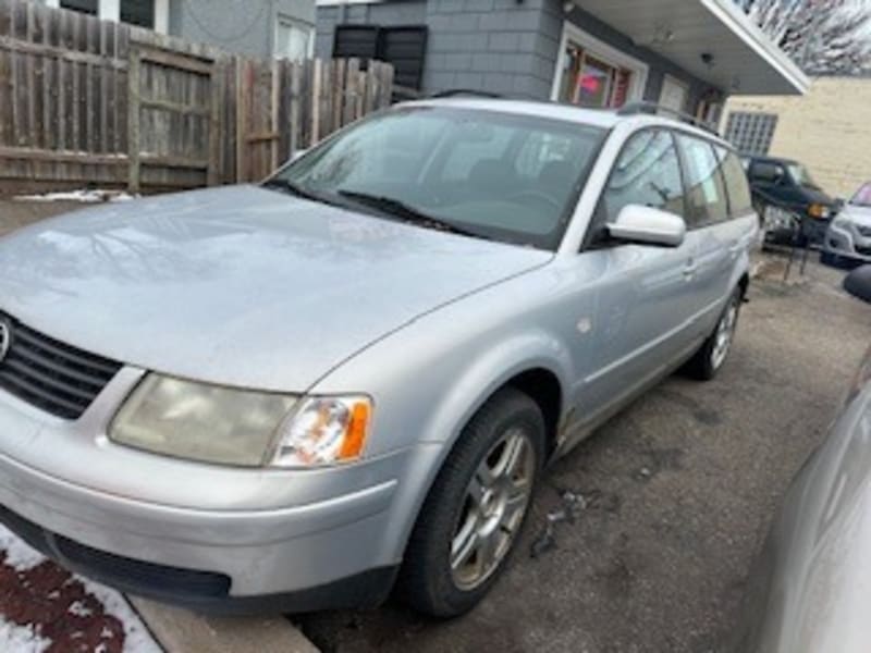 Volkswagen Passat 2000 price $1,895