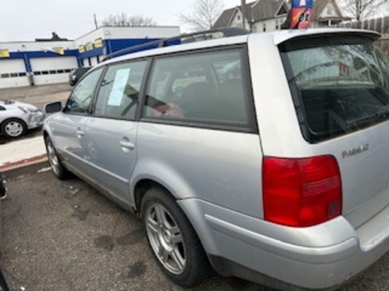 Volkswagen Passat 2000 price $1,895