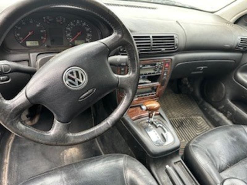 Volkswagen Passat 2000 price $1,895