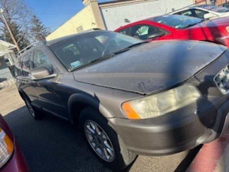 Volvo XC70 2007 price $2,300 Down