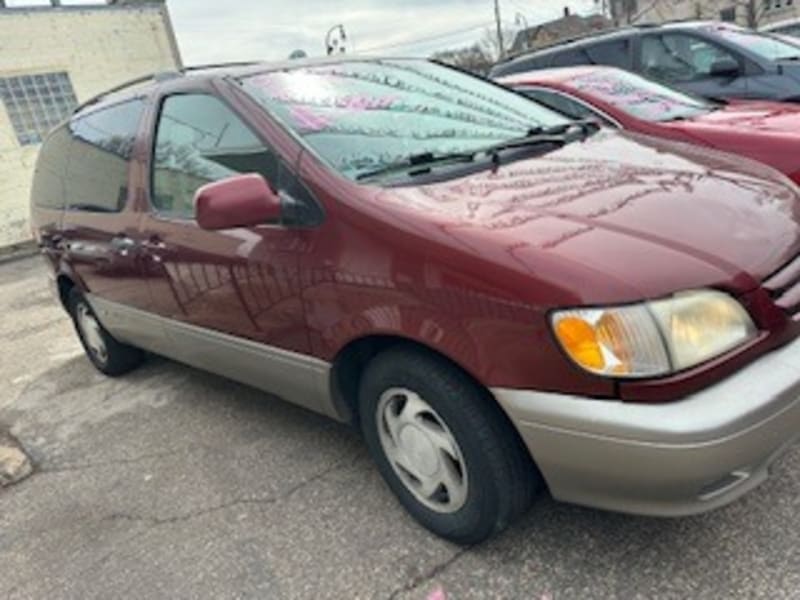 Toyota Sienna 2003 price $2,000 Down