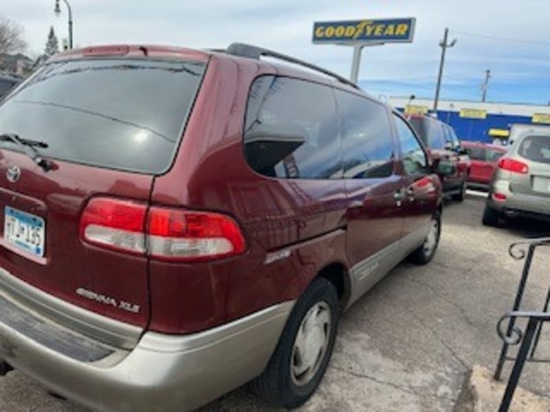 Toyota Sienna 2003 price $2,000 Down