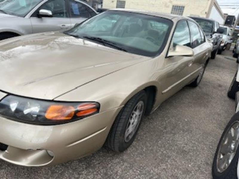 Pontiac Bonneville 2005 price $1,800 Down