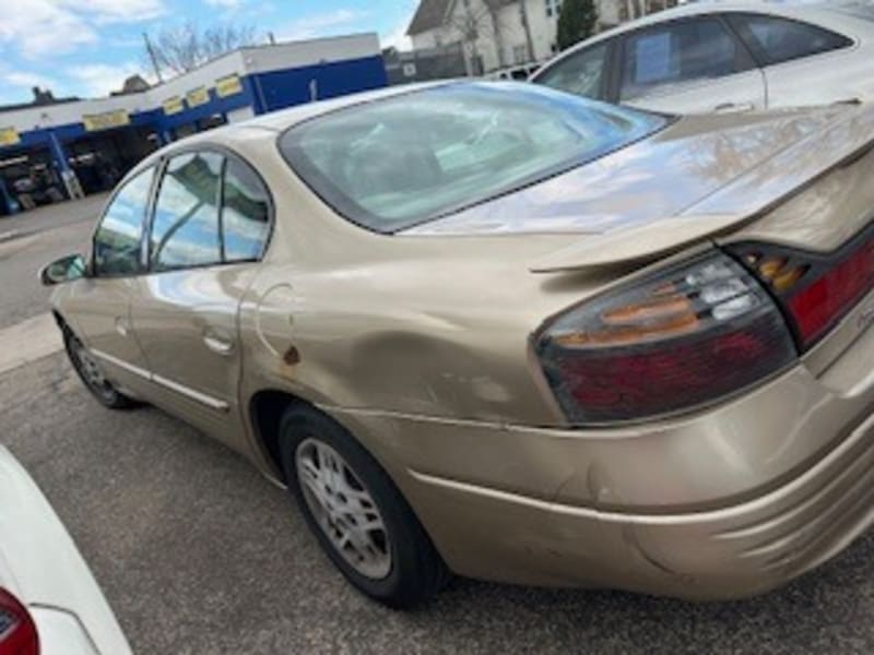 Pontiac Bonneville 2005 price $1,800 Down