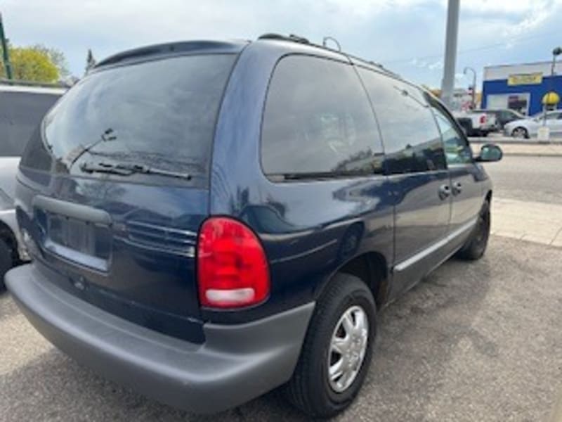 Chrysler Voyager 2000 price $1,800 Down