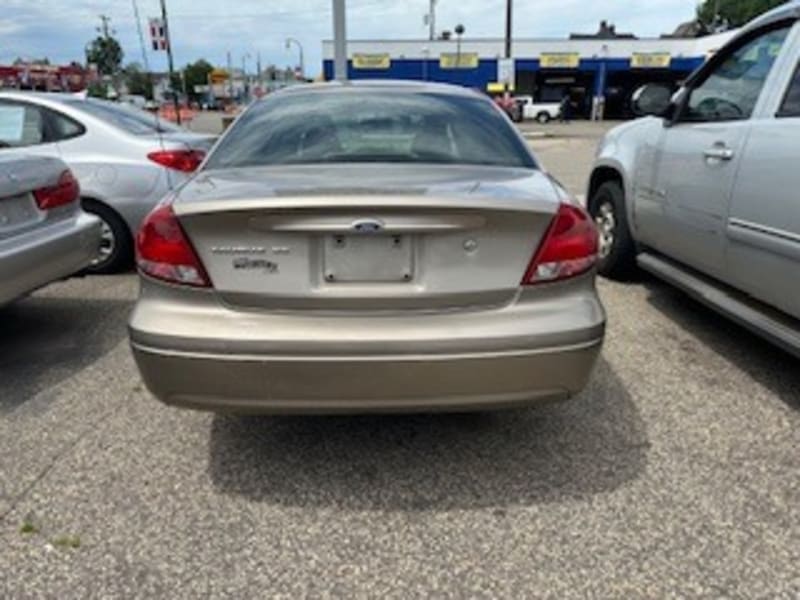 Ford Taurus 2005 price $1,800 Down