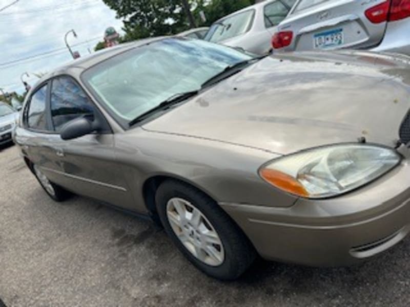 Ford Taurus 2005 price $1,800 Down