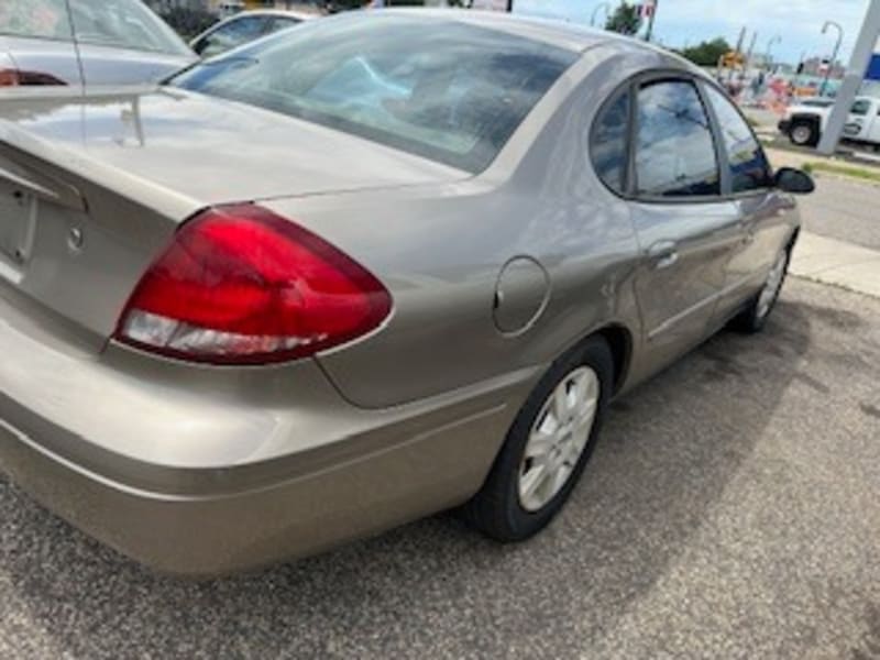 Ford Taurus 2005 price $1,800 Down