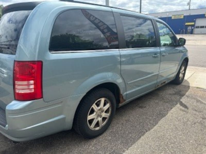 Chrysler Town & Country 2008 price $2,500 Down