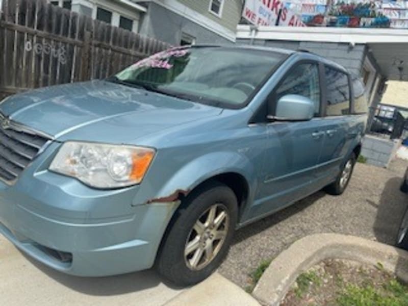 Chrysler Town & Country 2008 price $2,500 Down