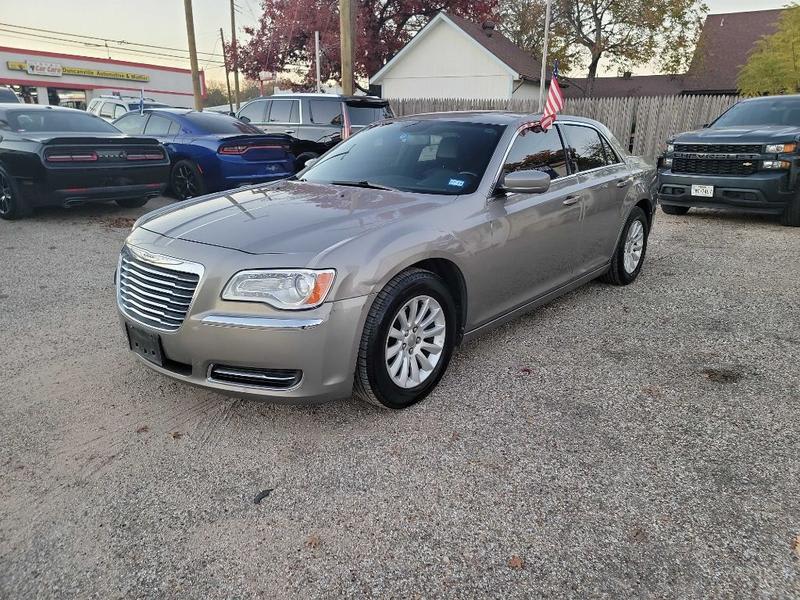 CHRYSLER 300 2014 price $9,900