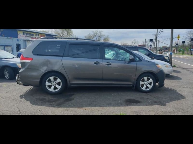 Toyota Sienna 2011 price $3,800