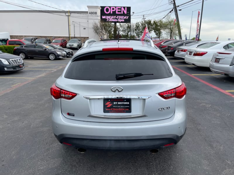 Infiniti QX70 2016 price $17,499