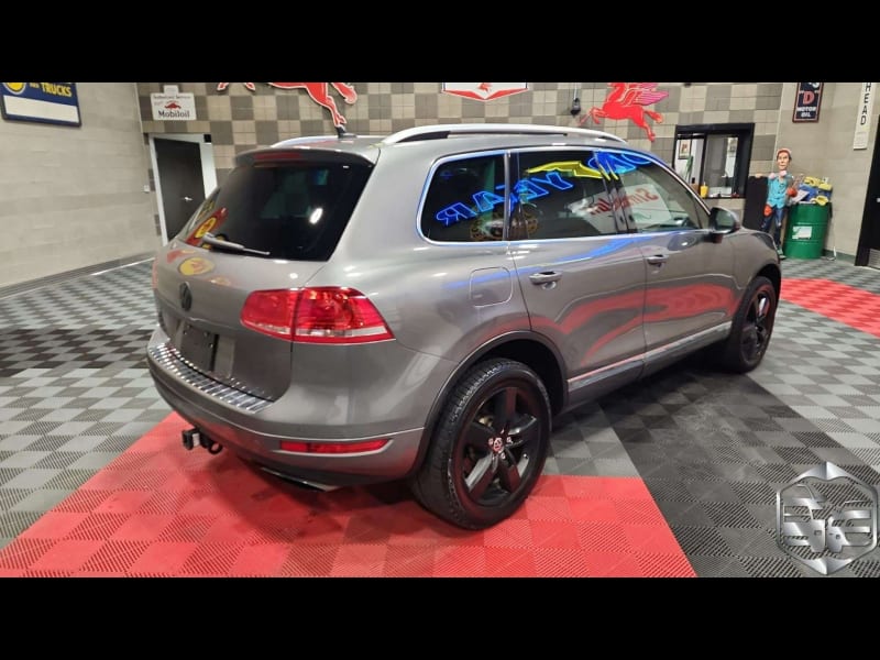 Volkswagen Touareg 2012 price $11,999