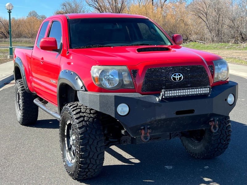 Toyota Tacoma 2006 price $13,999