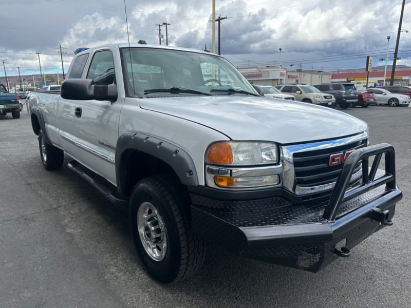 GMC Sierra 2500HD 2005 price $9,999