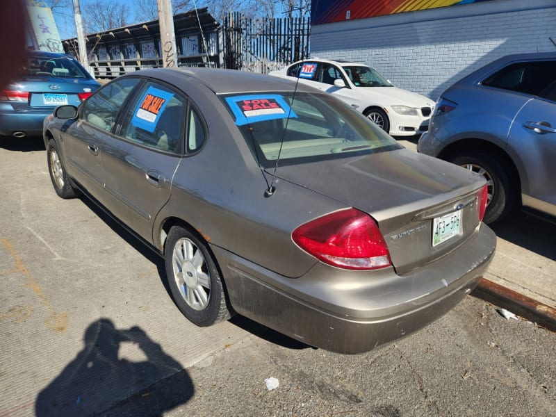 Ford Taurus 2005 price $2,567