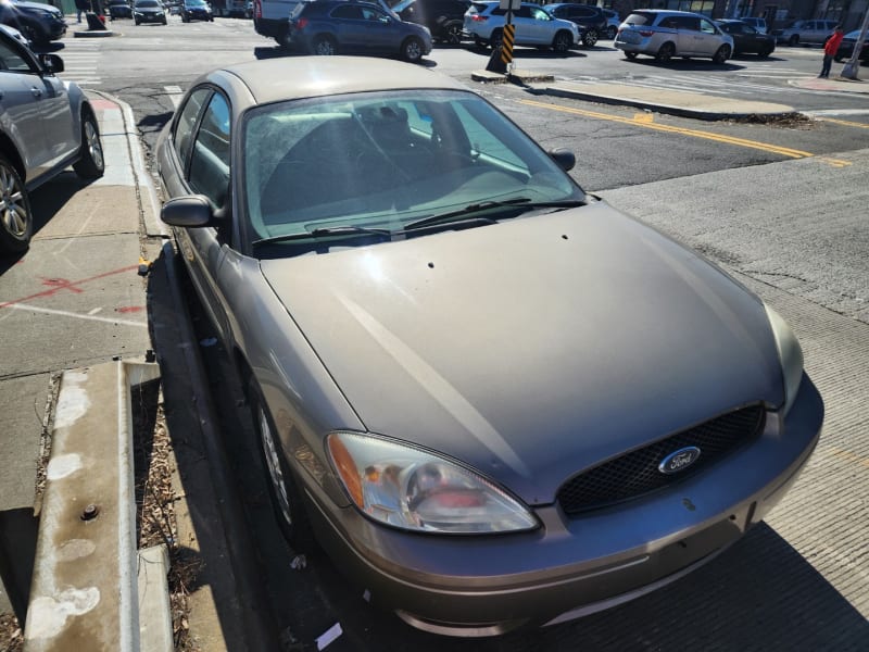 Ford Taurus 2005 price $2,567