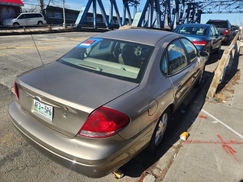 Ford Taurus 2005 price $2,567