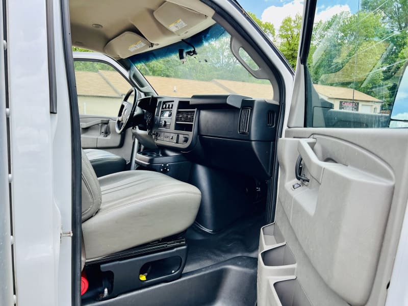 GMC Savana Commercial Cutaway 2018 price $19,895