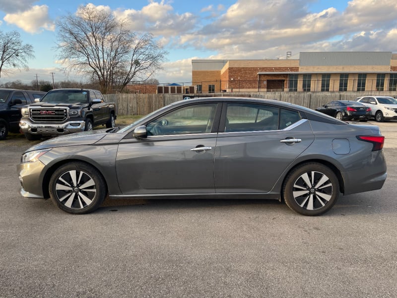 Nissan Altima 2021 price $15,995