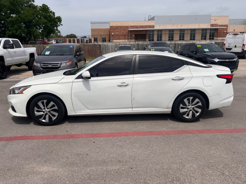 Nissan Altima 2020 price $15,995