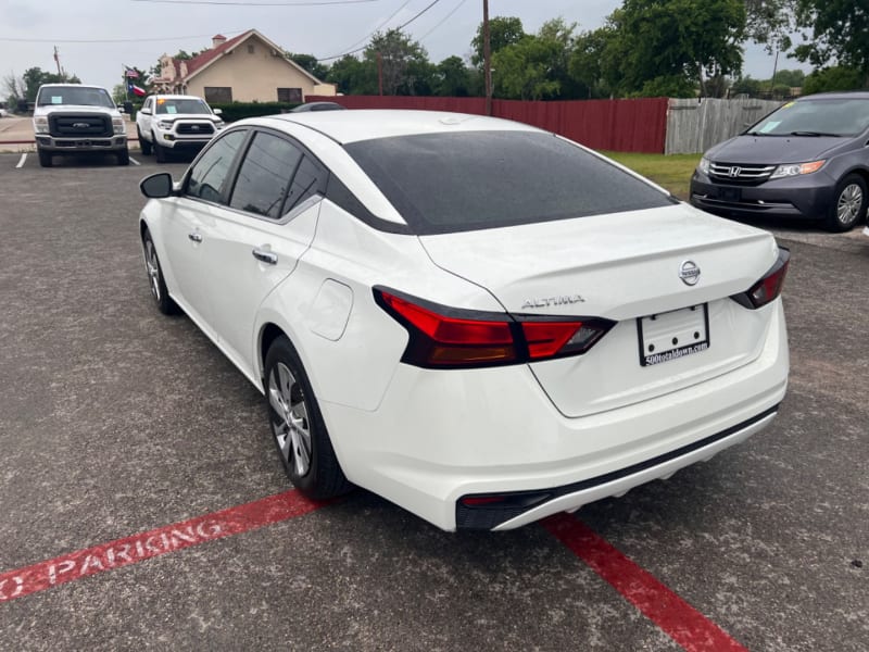 Nissan Altima 2019 price $13,995