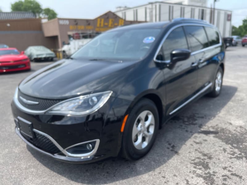 Chrysler Pacifica 2017 price $16,999