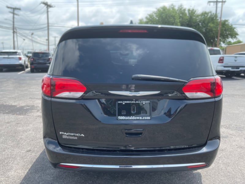 Chrysler Pacifica 2017 price $16,999