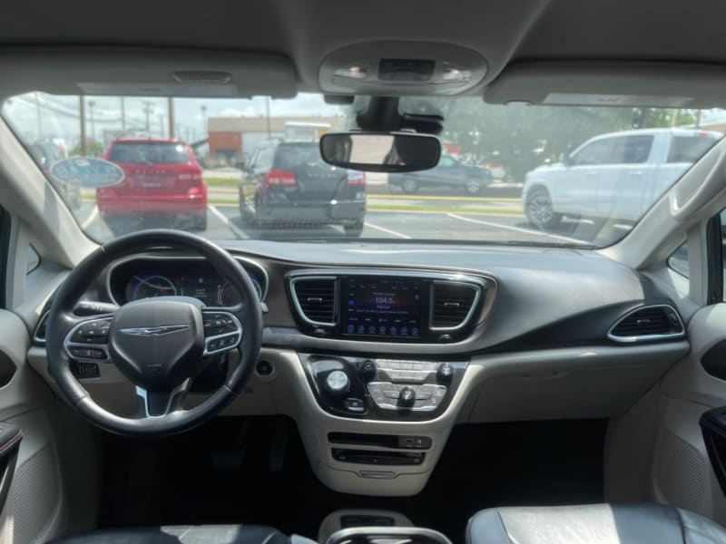 Chrysler Pacifica 2017 price $16,999