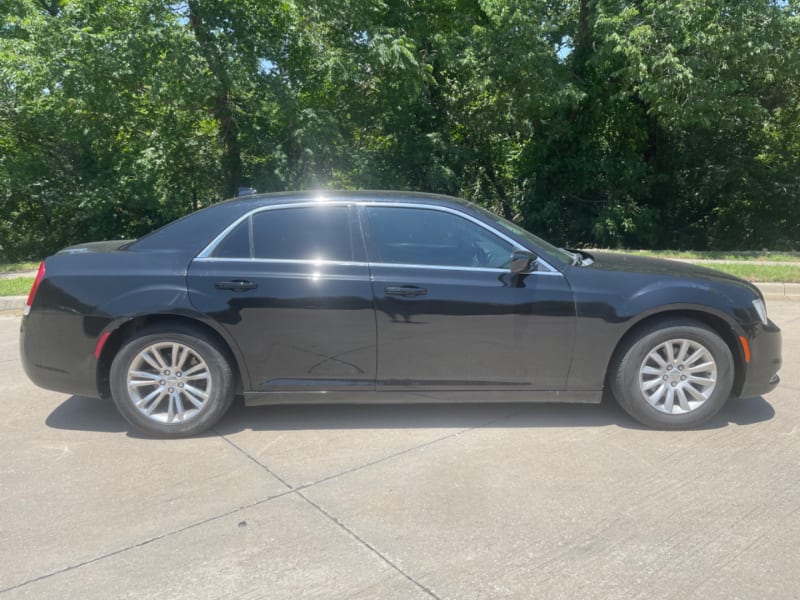 Chrysler 300 2019 price $17,995