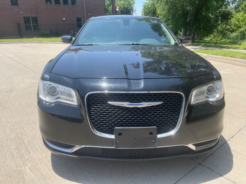 Chrysler 300 2019 price $17,995