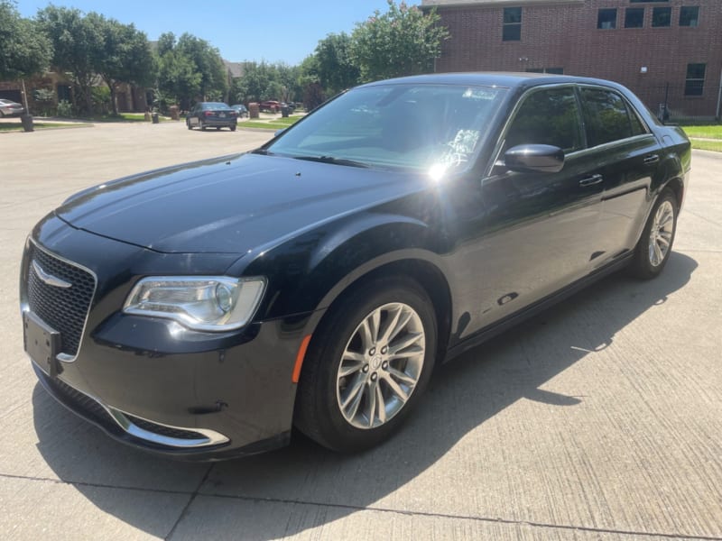 Chrysler 300 2019 price $17,995