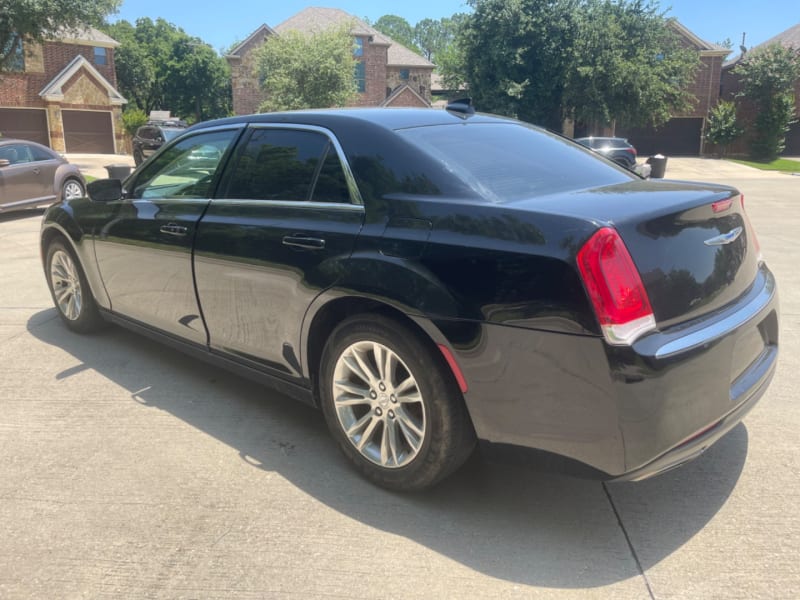 Chrysler 300 2019 price $17,995