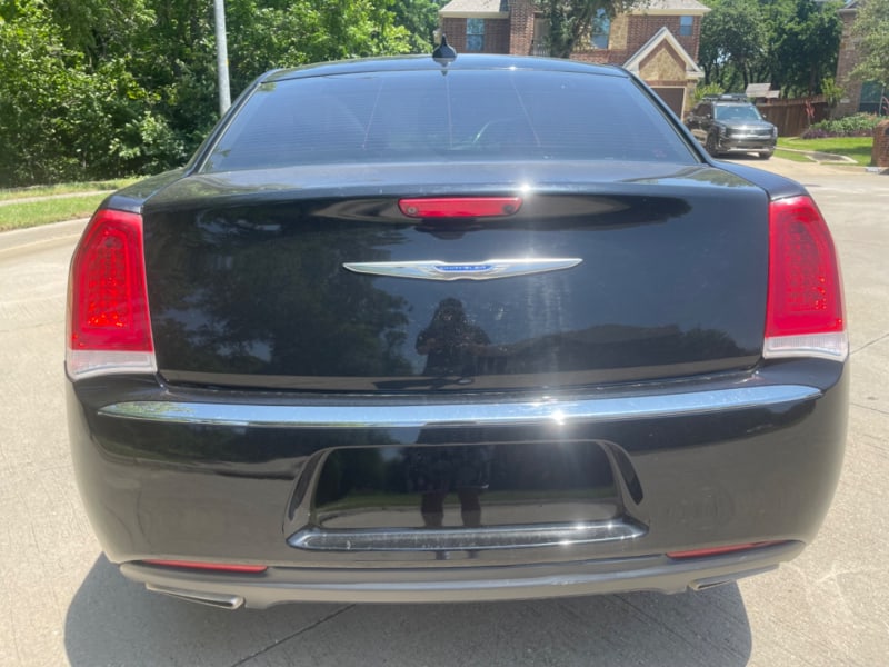 Chrysler 300 2019 price $17,995