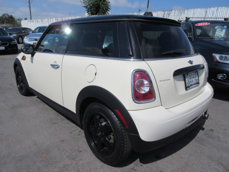 Mini Cooper Hardtop 2011 price $9,888