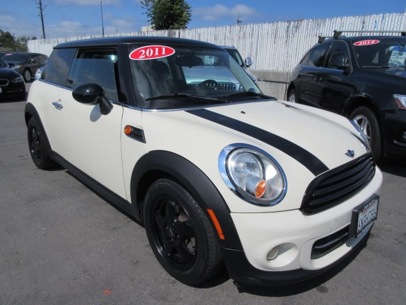 Mini Cooper Hardtop 2011 price $9,888