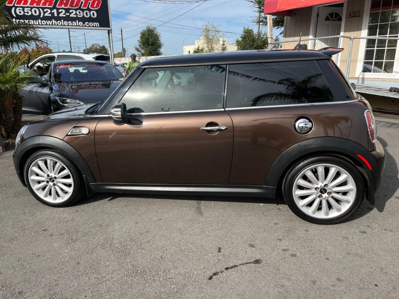 Mini Cooper Hardtop 2010 price $10,888