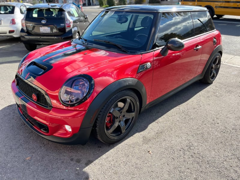 Mini Cooper Hardtop 2013 price $9,888