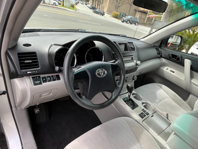 Toyota Highlander 2012 price $12,888