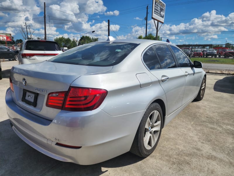 BMW 5-Series 2011 price $7,595