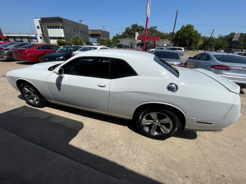 Dodge Challenger 2016 price $11,999