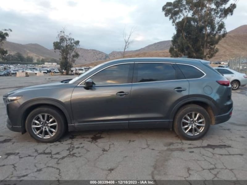 Mazda CX-9 2018 price $17,999