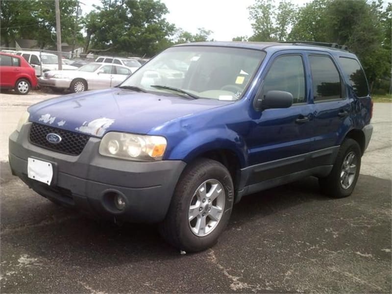 Ford Escape 2005 price $3,000