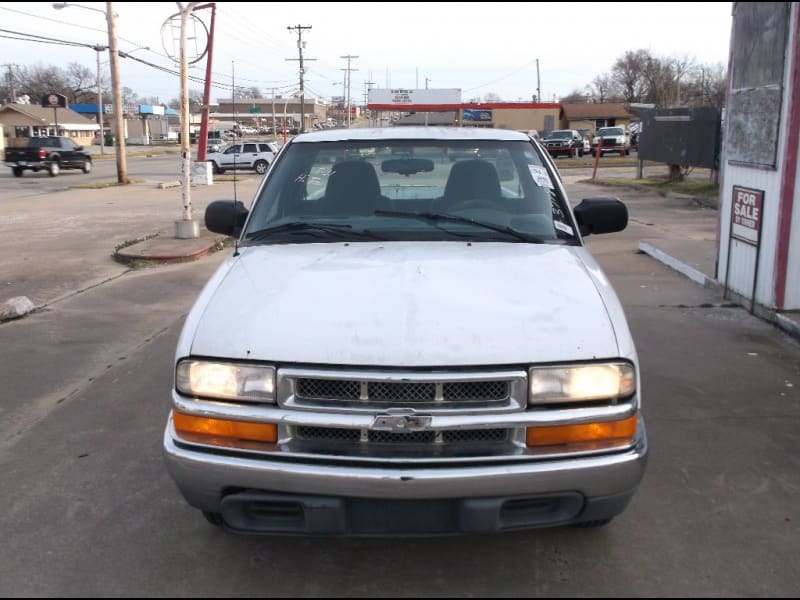 Chevrolet S-10 2000 price $2,500