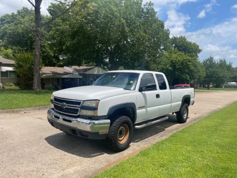 Chevrolet Silverado 2500HD 2006 price $10,000