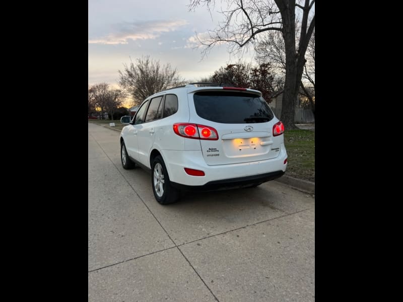 Hyundai Santa Fe 2011 price $9,999