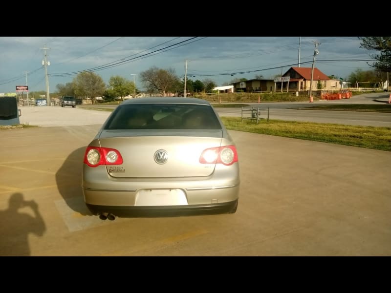 Volkswagen Passat Sedan 2006 price $5,000